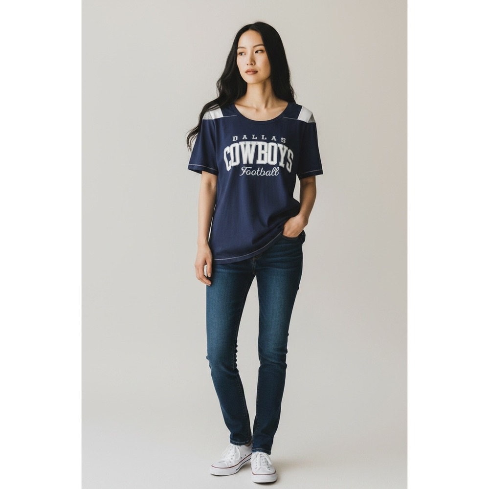 645 Dallas Cowboys Womens Navy Blue Peggy Shoulder Inset Graphic T-Shirt M NEW